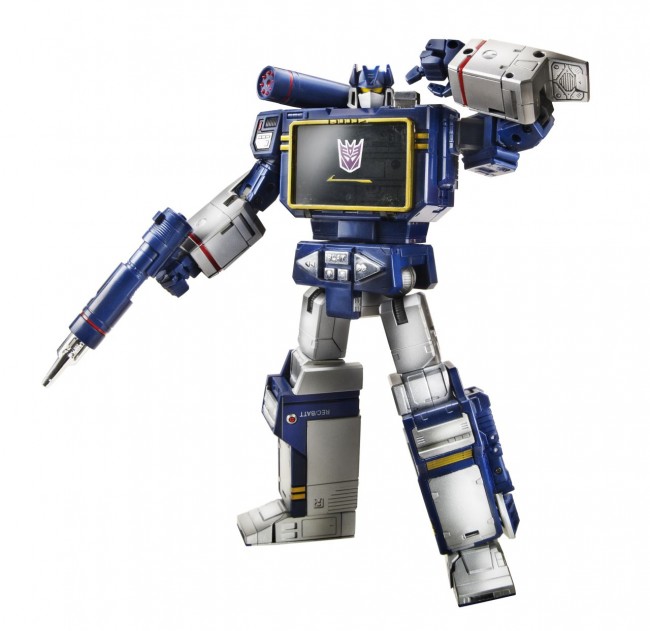 311420-Transformers-Masterpiece-Soundwave-robot01