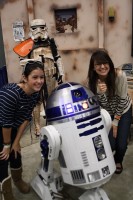 R2D2_With_Fans_LO_photo_by_Hector_M_Valle