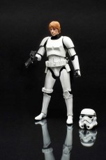 B0509_SW_EPIV_Luke_Stormtrooper