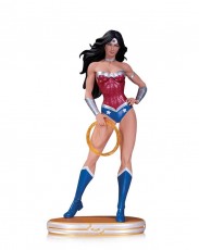 DC_CvrGrls_WonderWoman_Statue