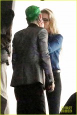 jared-leto-fights-kisses-margot-robbie-in-suicide-squad-02-e4f2e