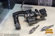 SDCC-2015---Batman-v-Superman---grappling-gun