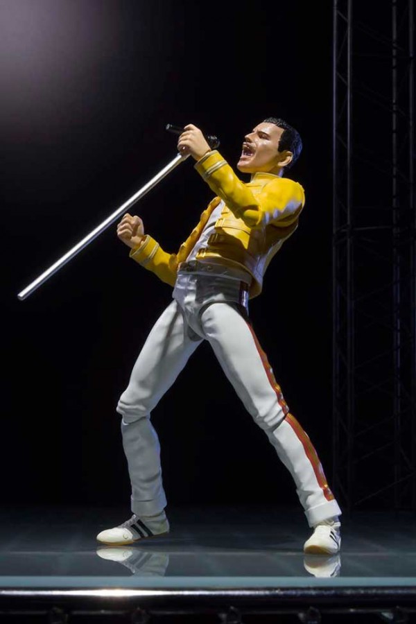 Tamashii-Nations-Freddie-Mercury