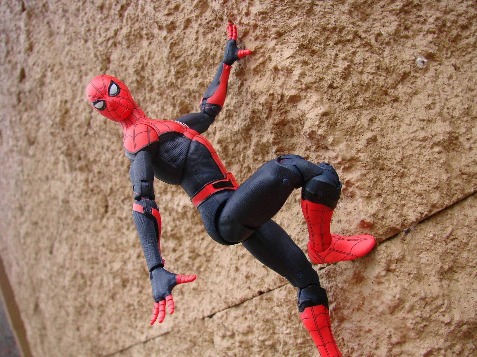 Spider Man Far From Home Action Figure Lands At The Disney Store