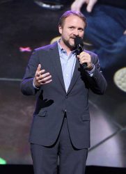 700048058SH00017 Disney s D