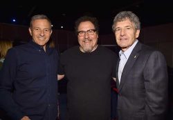 700048058TM00100 Disney s D 1