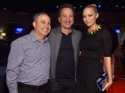 700048058TM00103 Disney s D 1