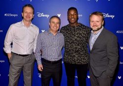 700048058TM00110 Disney s D 1