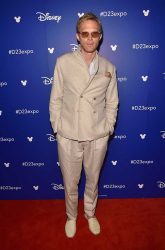 700048058TM00157 Disney s D